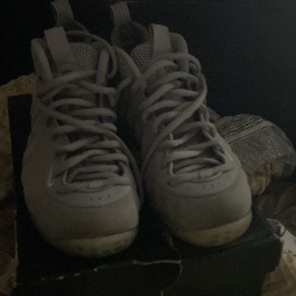 selling these size 8 - Picture 2 of 4